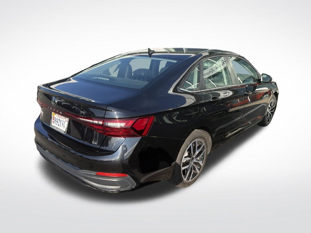 Used 2025 Volkswagen Jetta SE FWD image 3