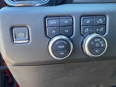 Used 2024 GMC Sierra 2500 AT4 w/ Technology Package image 17