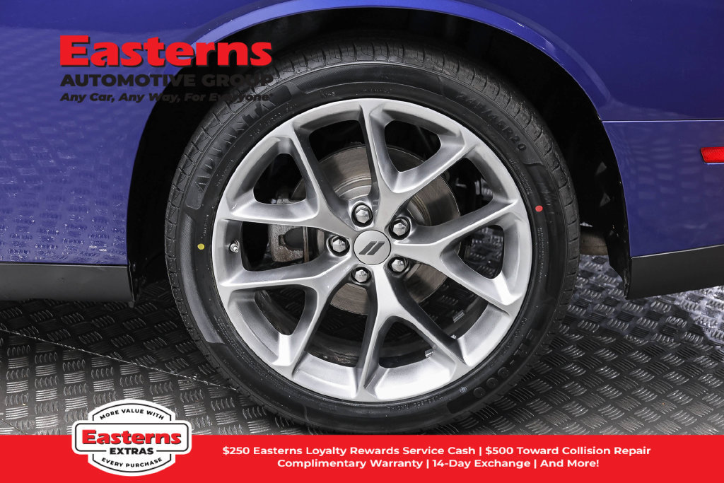 Used 2022 Dodge Challenger SXT w/ Plus Package RWD image 9