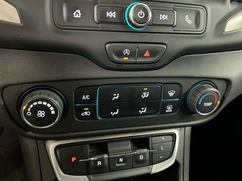 Used 2024 GMC Terrain SLE image 16