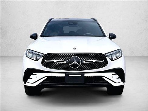 Used 2024 Mercedes-Benz GLC 300 4MATIC image 3