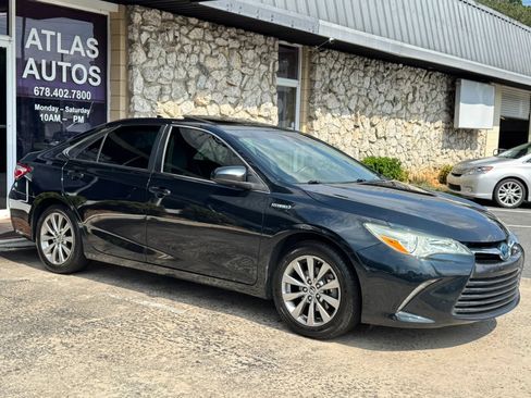 Used 2016 Toyota Camry XLE w/ Moonroof Package FWD image 9