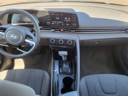 Used 2025 Hyundai Elantra SE image 27