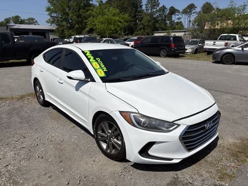 Used 2017 Hyundai Elantra SE image 5