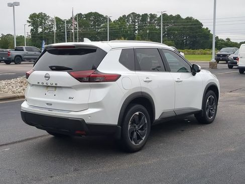 Certified 2024 Nissan Rogue SV w/ SV Premium Package FWD image 3