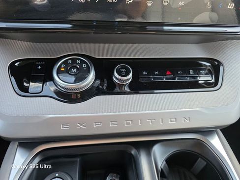 New 2026 Ford Expedition Active image 22