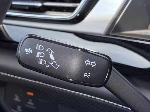 Used 2024 Volkswagen Atlas Cross Sport SE FWD image 21