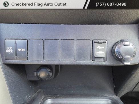 Used 2015 Toyota RAV4 LE FWD image 18
