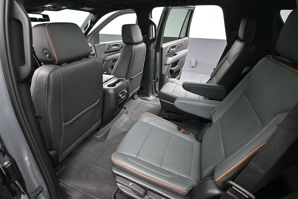 Used 2025 GMC Yukon AT4 AWD/4WD image 33