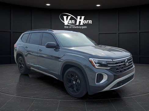 Used 2024 Volkswagen Atlas Peak Edition SE AWD/4WD image 1
