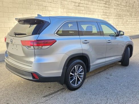Used 2017 Toyota Highlander XLE image 5