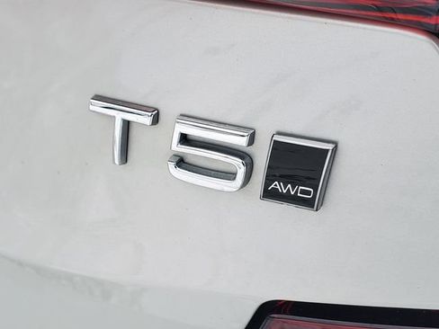 Used 2021 Volvo S60 T5 R-Design image 8