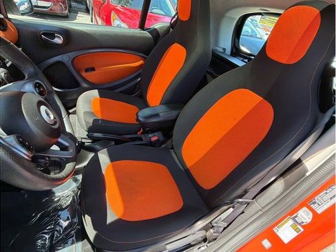 Used 2016 smart fortwo Proxy RWD image 15