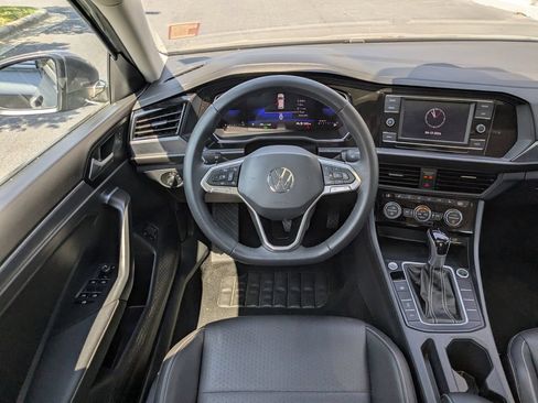 Used 2024 Volkswagen Jetta SE FWD image 15