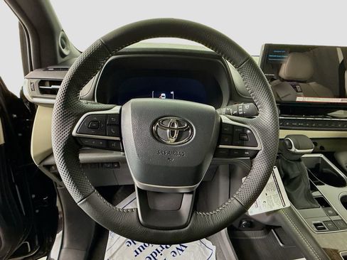 Used 2026 Toyota Sienna Limited FWD image 11