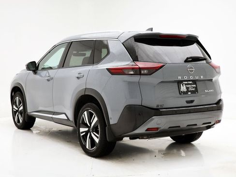 Used 2023 Nissan Rogue SL w/ SL Premium Package image 7