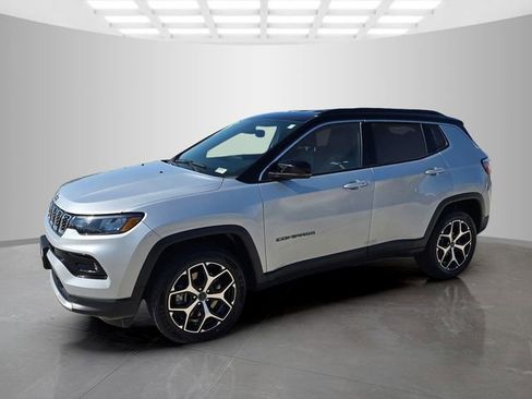 Used 2025 Jeep Compass Limited image 6