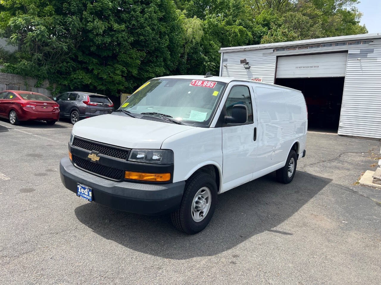 Used 2019 Chevrolet Express 2500 RWD image 2