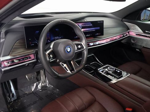 Used 2023 BMW i7 xDrive60 w/ Parking Assistance Package AWD/4WD image 7