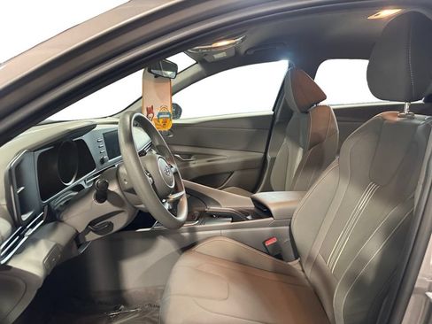 Used 2023 Hyundai Elantra SEL FWD image 13