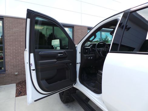 Used 2024 GMC Sierra 2500 AT4 w/ AT4 Premium Plus Package AWD/4WD image 30