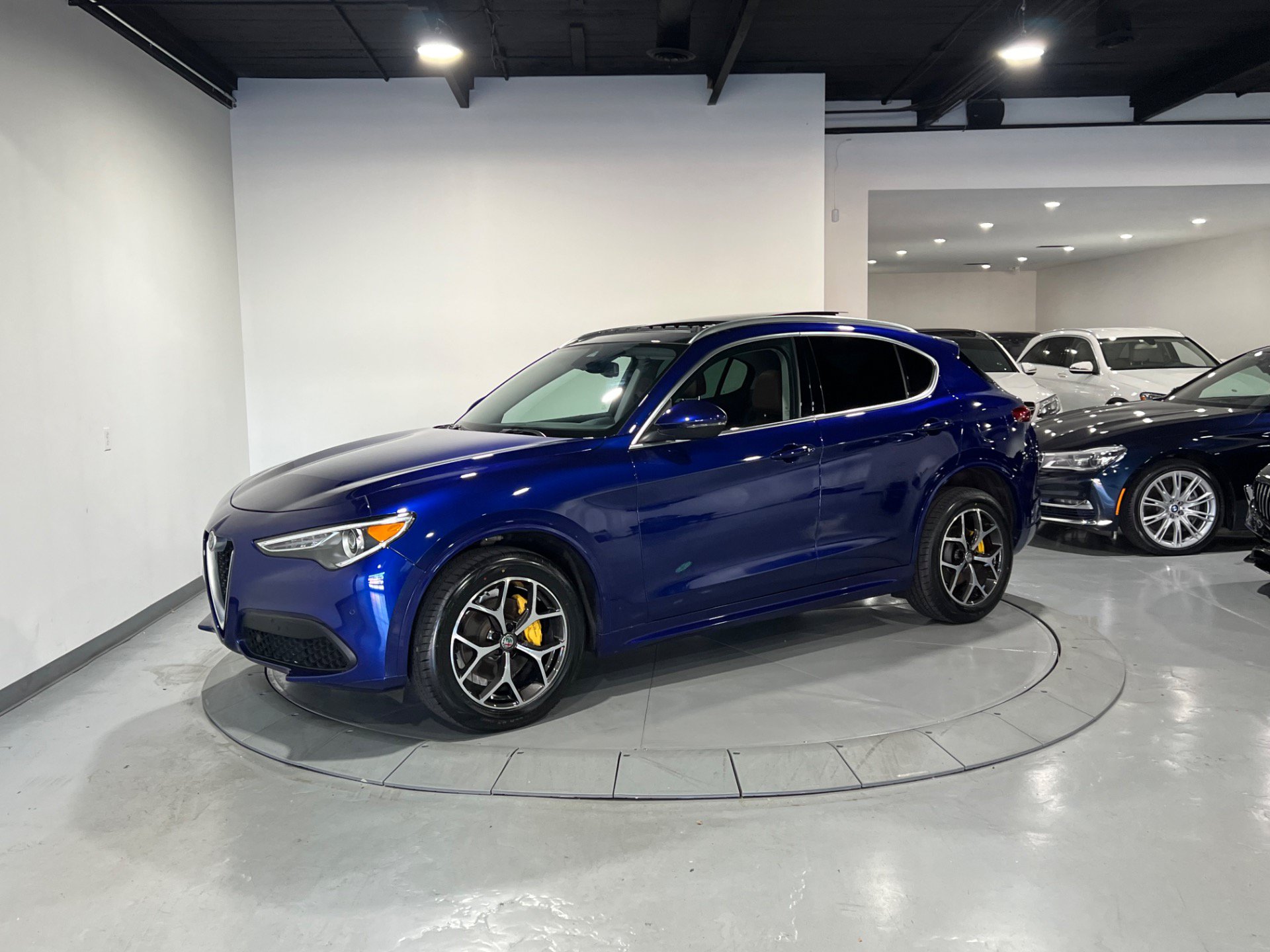 Used 2021 Alfa Romeo Stelvio Ti w/ Premium Package AWD/4WD image 5