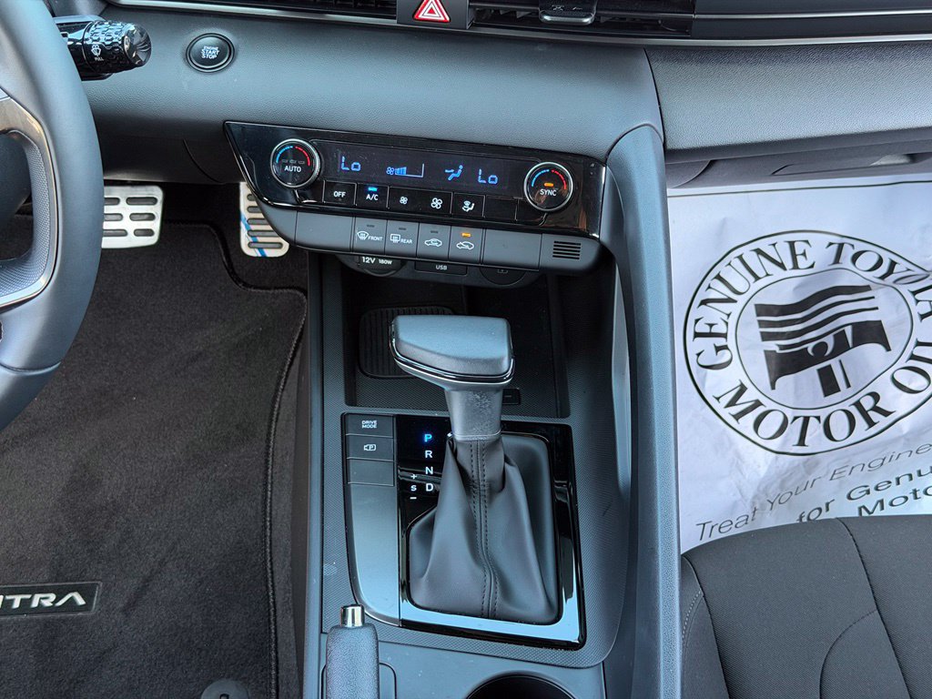 Certified 2025 Hyundai Elantra Sport FWD image 17