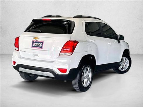 Used 2022 Chevrolet Trax LT AWD/4WD image 2