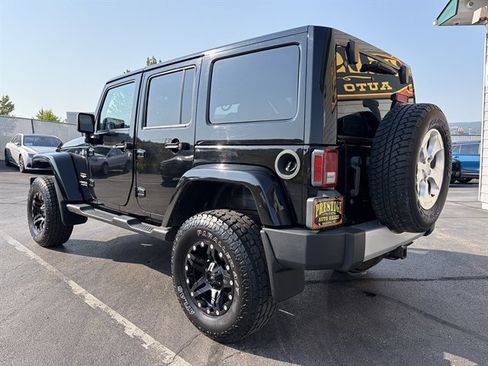 Used 2013 Jeep Wrangler Unlimited Sahara w/ Connectivity Group AWD/4WD image 10