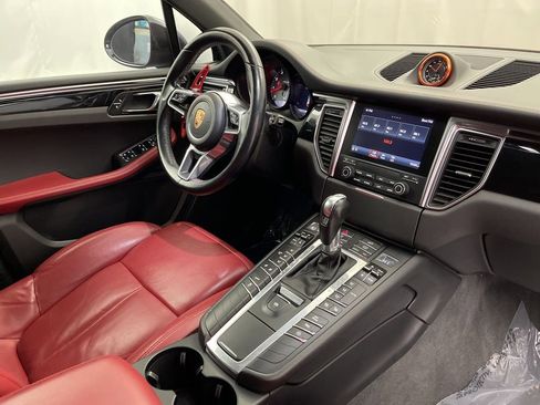 Used 2018 Porsche Macan S image 30