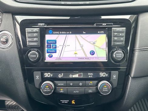 Used 2017 Nissan Rogue SL image 28