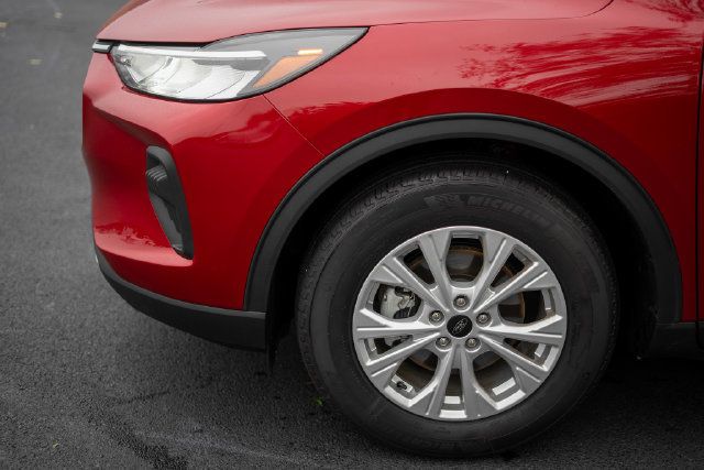 Used 2025 Ford Escape Active FWD image 9