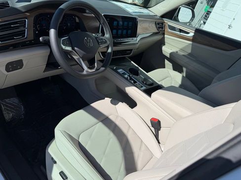 New 2026 Volkswagen Atlas SE FWD image 2