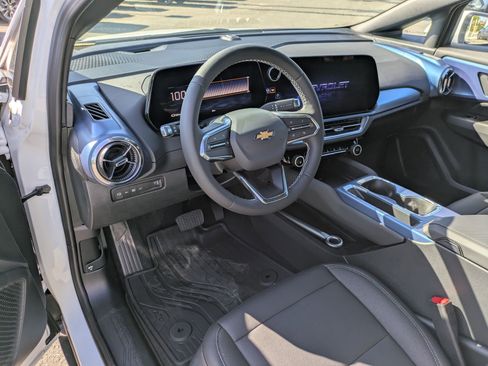 Used 2026 Chevrolet Equinox EV LT image 10