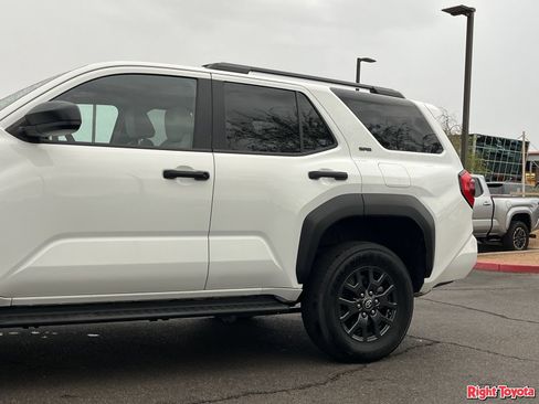 Certified 2025 Toyota 4Runner SR5 AWD/4WD image 10
