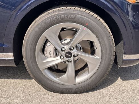 Used 2026 Genesis GV70 2.5T Select image 9