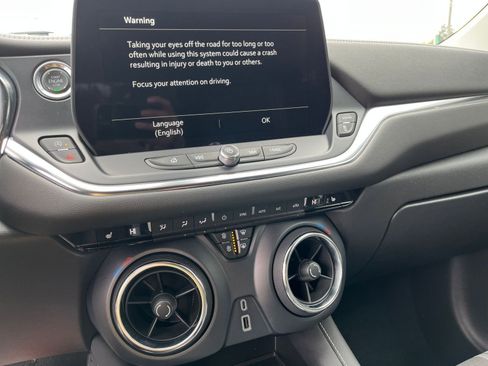 Used 2025 Chevrolet Blazer LT image 20