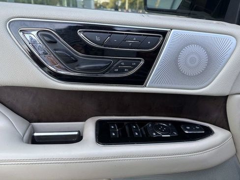 Used 2020 Lincoln Navigator L Reserve w/ Equipment Group 208A Reserve AWD/4WD image 12