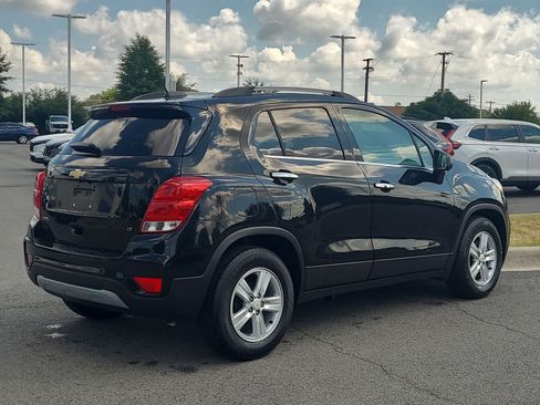 Used 2019 Chevrolet Trax LT w/ LT Convenience Package FWD image 3