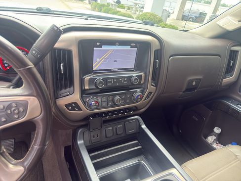 Used 2016 GMC Sierra 1500 Denali w/ Enhanced Driver Alert Package AWD/4WD image 3