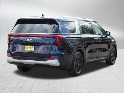 Used 2025 Kia Carnival FWD image 7