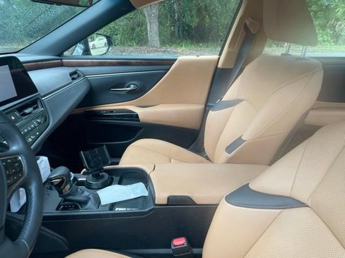 Used 2024 Lexus ES 350 w/ Premium Package FWD image 9