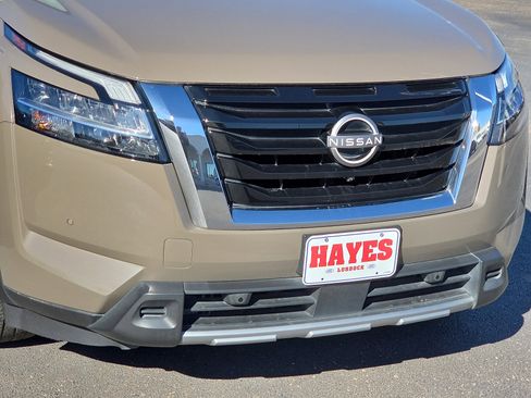 Used 2024 Nissan Pathfinder Platinum w/ Cargo Package image 6