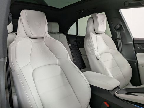 New 2026 Porsche Macan Electric RWD image 24