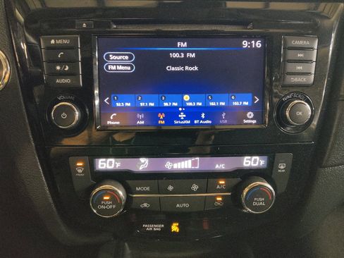 Used 2020 Nissan Rogue SV FWD image 25