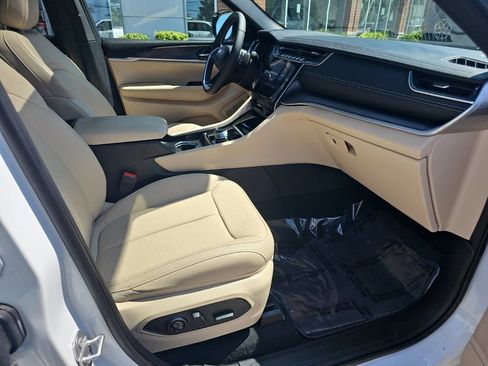 Certified 2025 Jeep Grand Cherokee L Limited w/ Luxury Tech Group II AWD/4WD image 32