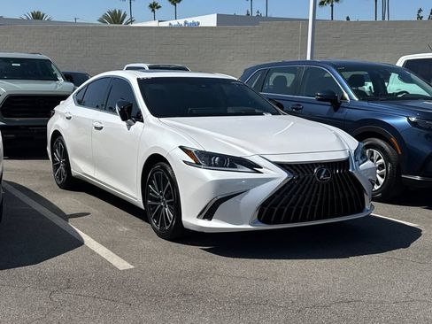 Used 2024 Lexus ES 300h w/ Premium Package FWD image 2