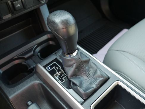 Used 2022 Toyota Tacoma SR5 AWD/4WD image 22