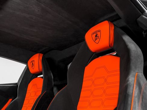 Used 2024 Lamborghini Revuelto AWD/4WD image 18