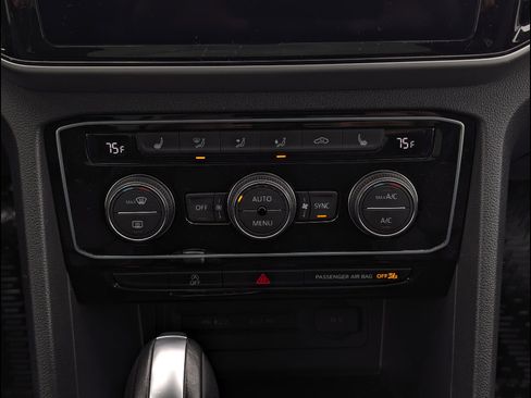 Used 2023 Volkswagen Atlas Cross Sport SE image 33